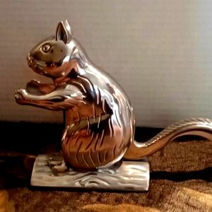 NUT CRACKER "SQUIRREL"